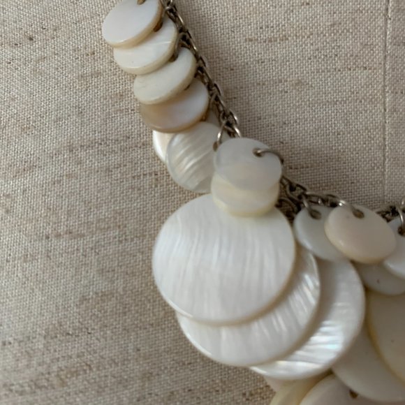 Cream color necklace - Picture 3 of 5